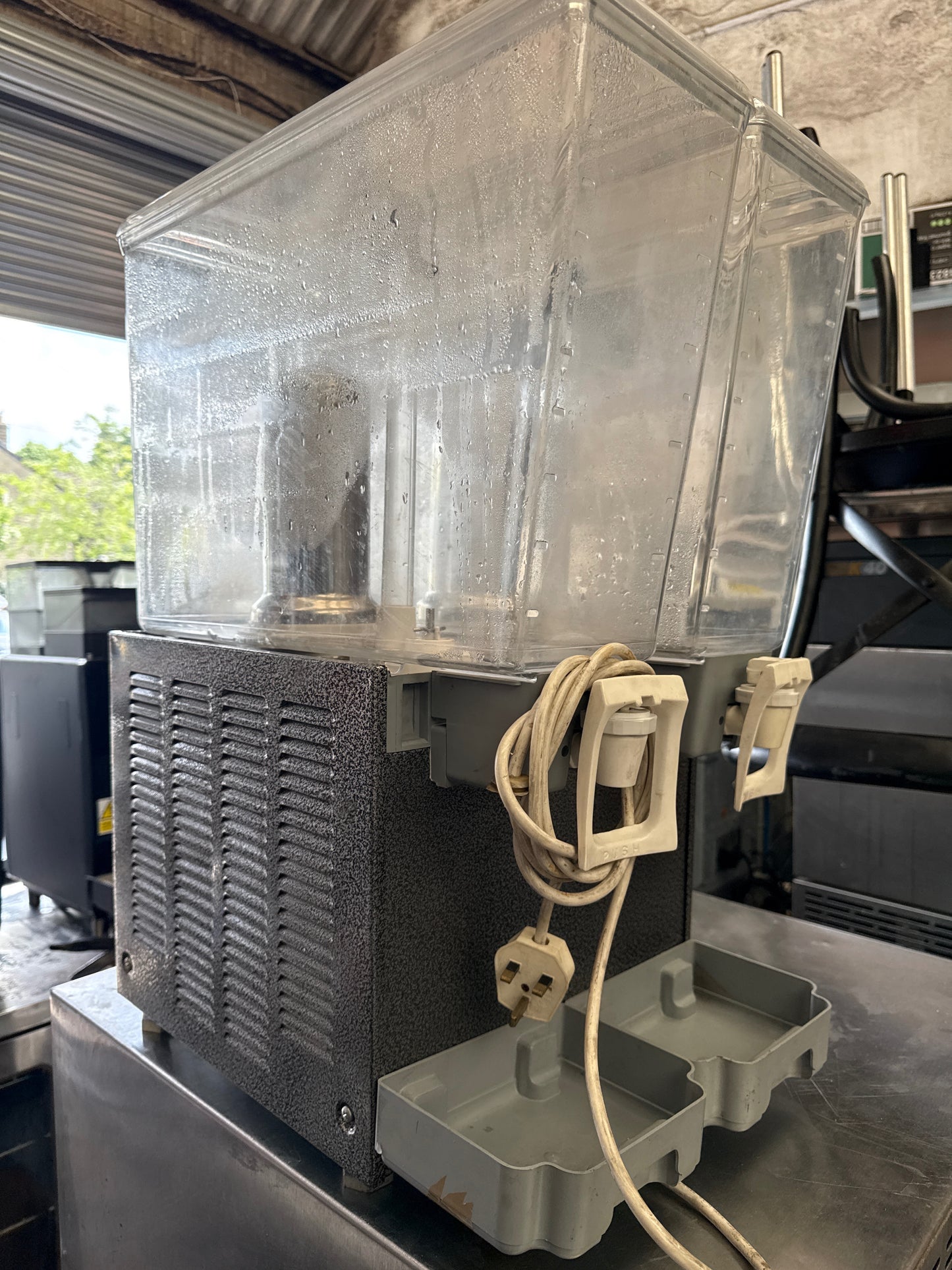 Valera USM 40 - Juice Dispenser - Grade A (Great)